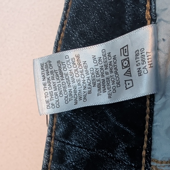 Maurices Mid-rise Deep Indigo Jean Shorts - Size 7/8 - Picture 5 of 5